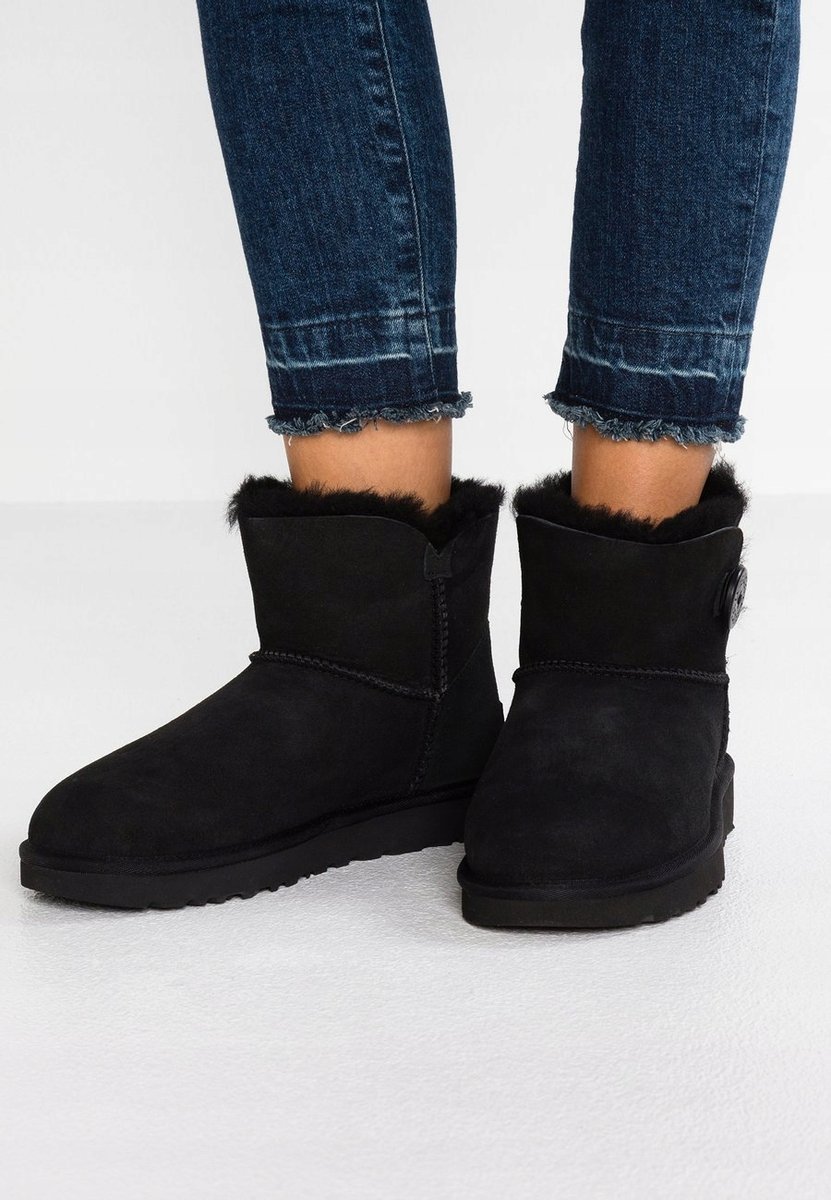 UGG MINI BAILEY BUTTON II Botki Czarne 37 14CA