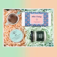 Zestawy upominkowe - Zestaw prezentowy dla taty Silny Tata. Zestaw 20 kaw 20x10g o różnych smakach, zielona herbata Siła 150g, pachnąca świeca sojowa CHATA DRWALA i nier.. - miniaturka - grafika 1