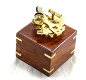 Dekoracje domu - Mały Sekstans Mosiężny w pudełku - NC1506 - miniaturka - grafika 1