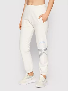 Calvin Klein Jeans Spodnie dresowe J20J217786 Beżowy Regular Fit - Spodnie sportowe damskie - miniaturka - grafika 1