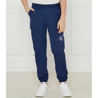 Spodnie i spodenki dla chłopców - Calvin Klein Jeans Spodnie cargo Essential Regular Fit - miniaturka - grafika 1