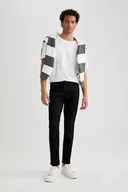 Spodenki męskie - DeFacto Męskie spodnie jeansowe na ścianę, czarny, 34W / 32L - miniaturka - grafika 1