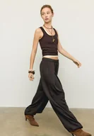 Spodnie damskie - Stradivarius Spodnie jogger z zakładkami, miękkie w dotyku Brązowy S - miniaturka - grafika 1