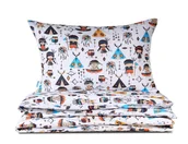 Pościel dla dzieci - Pościel dziecięca 100x160 W indiańskiej wiosce z plecaczkiem - miniaturka - grafika 1