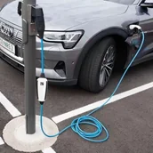 Ładowarki do samochodów elektrycznych - NRGkick Mobile Wallbox 16A light 5m Pure biały, 11 kW, 5 Meter Kabel - miniaturka - grafika 1