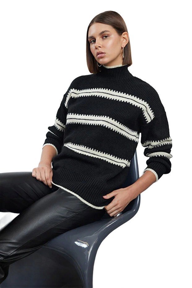 TRENDYOL CZARNY SWETER DAMSKI W PASKI Z GOLFEM PROSTY FASON M 5EA*