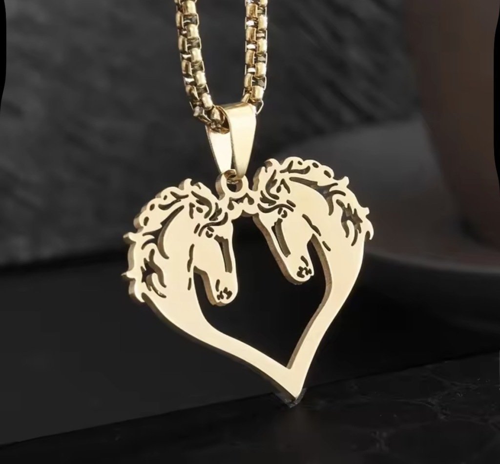Elegancki Naszyjnik Wisiorek Konie Złote Serce Kocham Konie Koń Prezent