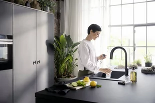 Hansgrohe Aqittura M91 SodaSystem 210 Bateria kuchenna wysoka z wyciąganą wylewką z filtrem czarny mat 76836670 - Baterie kuchenne - miniaturka - grafika 1