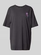 Koszulki i topy damskie - T-shirt o kroju oversized z nadrukiem z logo model ‘LIVA’ - miniaturka - grafika 1