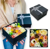 Sztuczne kwiaty - FLOWERBOX Z KWIATAMI MYDLANYMI KWIATY MYDLANE W PUDEŁKU MYDLANE RÓŻE HORTENSJE MARGARETKI PREZENT POMARAŃCZOWY - miniaturka - grafika 1