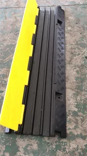 Najazd kablowy 3 kanałowy, 1000 mm x 300 mm x 50 mm - Inne akcesoria elektryczne - miniaturka - grafika 2