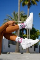 Skarpetki damskie - Skarpetki damskie w sportowym stylu z różowym napisem LA Sunshine Milena - miniaturka - grafika 1