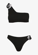 Stroje kąpielowe - Czarne Bikini z Asymetrycznym Topem i Figami z Kwiatową Aplikacją Rivannie - miniaturka - grafika 1