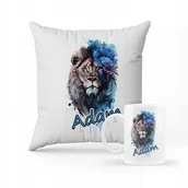 Gadżety dla niej i dla niego - ZESTAW PODUSZKA + KUBEK Prezent lew + IMIĘ - miniaturka - grafika 1