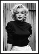 Plakaty - Poster Story, Plakat, Marilyn Monroe na Tle Drewnianej Ściany, wymiary 50 x 70 cm - miniaturka - grafika 1
