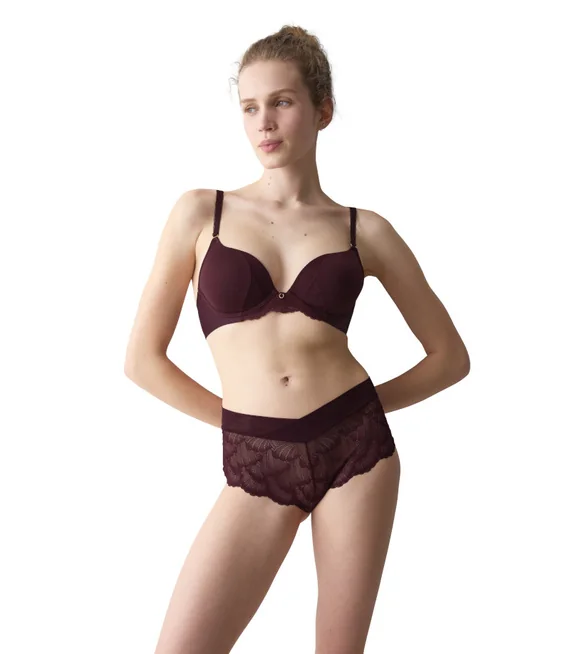 Majtki damskie Triumph Love in Lace Shorty 38
