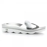 Klapki i japonki damskie - Srebrne klapki damskie CARINII - Carinii - miniaturka - grafika 1