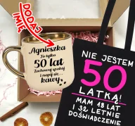 Gadżety dla niej i dla niego - Zestaw prezentowy na 50 urodziny - kubek na 50 z imieniem oraz torba - miniaturka - grafika 1