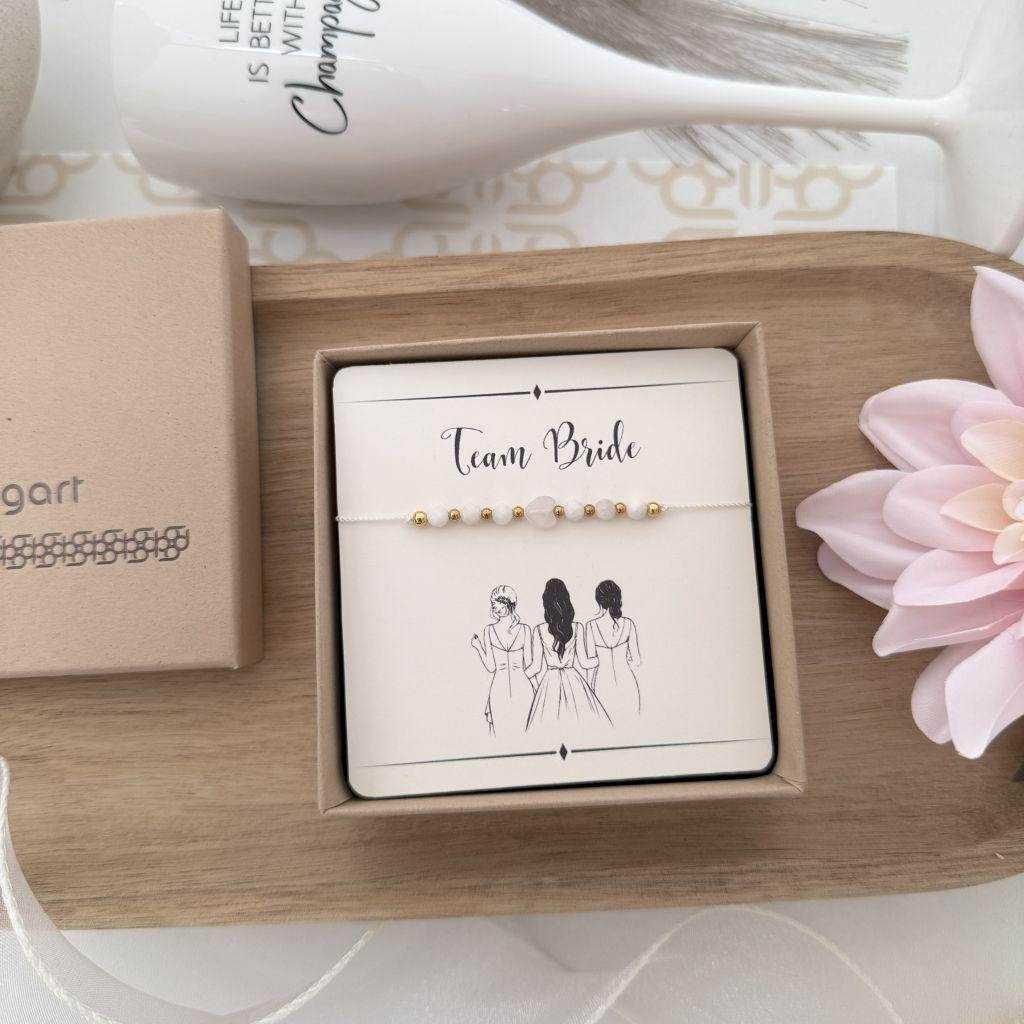 Bransoletka z kamieniem księżycowym na sznurku z pozłacanymi przekładkami