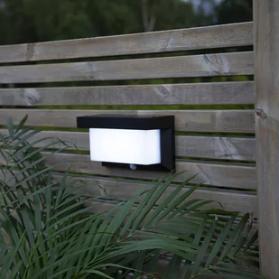 Kinkiet solarny LED Valla z czujnikiem ruchu - Lampy ogrodowe - miniaturka - grafika 2