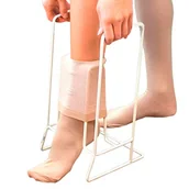 Akcesoria dla osób starszych i niepełnosprawnych - Mobiclinic Pomoc przy zakładaniu pończoch uciskowych, pomoc w zakładaniu rajstop, lekkie i wygodne, białe - miniaturka - grafika 1