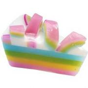 Mydła - Bomb Cosmetics Raspberry Rainbow Soap Cake mydło glicerynowe 140g - miniaturka - grafika 1