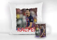 Gadżety dla niej i dla niego - ZESTAW KUBEK + PODUSZKA ROBERT LEWANDOWSKI + IMIĘ - miniaturka - grafika 1