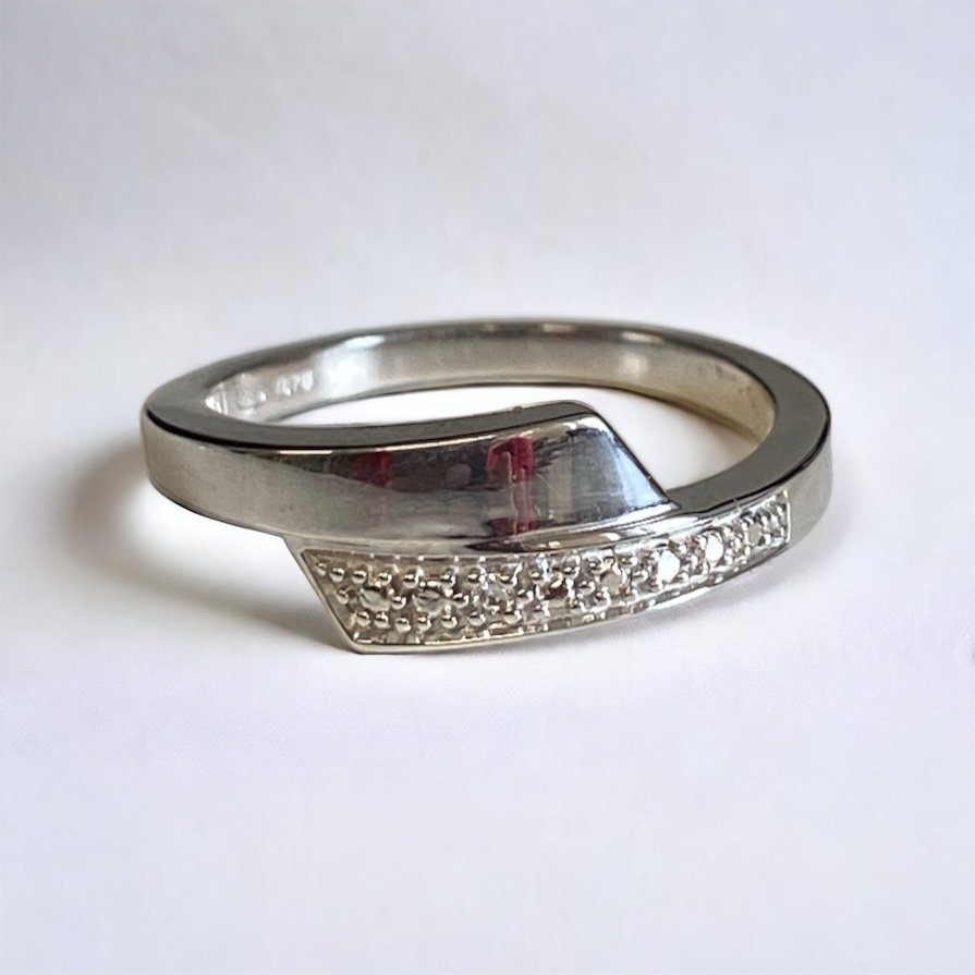 Dyamant Pierścionek Białe Złoto 9ct 375 Diamenty r. 14