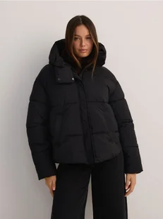 Reserved - Pikowana kurtka z kapturem - czarny - Moda i Uroda OUTLET - miniaturka - grafika 1