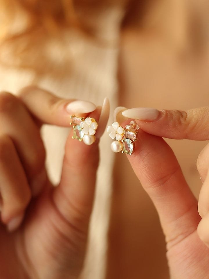 Pierres delicates Pozłacane kolczyki-wkrętki z perłami