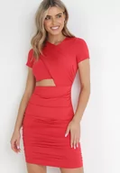 Sukienki - Czerwona Sukienka Dopasowana z Marszczeniem i Wycięciem Laciann - miniaturka - grafika 1
