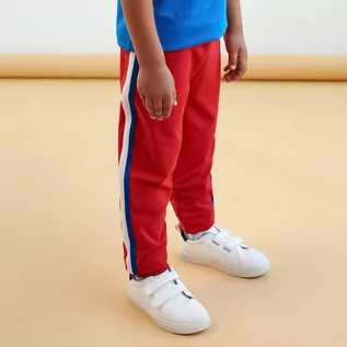 Spodnie i spodenki dla chłopców - Sinsay - Spodnie dresowe jogger - Czerwony - grafika 1