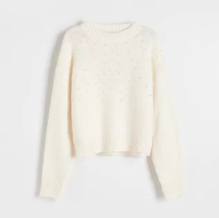 Swetry damskie - Reserved - Sweter z perłami - Kremowy - grafika 1