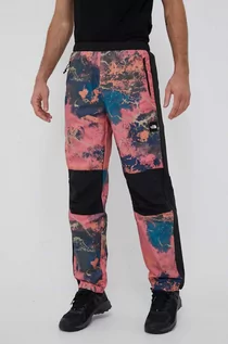 Spodnie męskie - The North Face spodnie dresowe kolor różowy wzorzyste - grafika 1