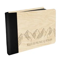 Albumy fotograficzne - Drewniany MINI FOTO ALBUM na zdjęcia NIECH ROZPOCZNIE SIĘ PRZYGODA z grawerowaną okładką z czarnymi kartami  górskie wycieczki wyprawa w góry - miniaturka - grafika 1