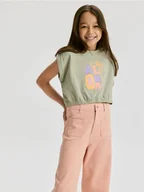 Koszulki dla dziewczynek - Reserved - Bawełniany t-shirt z nadrukiem - oliwkowy - miniaturka - grafika 1