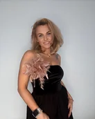 Broszki - Broszka z piór indyka pudrowy róż - miniaturka - grafika 1