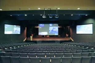 Elite Screens VMAX2, 170" ekran do rzutnika 4,32 m (170") 1:1 - Rzutniki i wizualizery - miniaturka - grafika 1