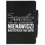 Notesy i bloczki - CZARNY NOTATNIK + DŁUGOPISE SPRAWIEDLIWY NAUCZYCIEL Dla Nauczyciela Wzory - miniaturka - grafika 1