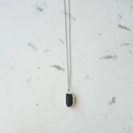 Wisiorki - Turmalin surowy wisiorek No 8 - miniaturka - grafika 1