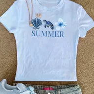 Bluzki damskie - TEMU Damska Biała Koszulka Y2K Koreańska Letnia Plażowa - Krótki Rękaw z Nadrukiem Turkusowego Żółwia Morskiego i Muszli oraz Hawajskich Kwiatów - miniaturka - grafika 1