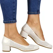 Czółenka - CZÓŁENKA NA NISKIM OBCASIE AŻUROWE PÓŁBUTY SERGIO LEONE PB293 PERŁOWE - miniaturka - grafika 1