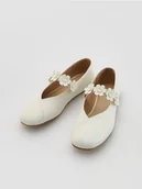 Buty dla dziewczynek - Reserved - Baleriny z kwiatowym zdobieniem - biały - miniaturka - grafika 1