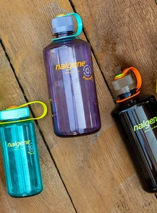 Butelka na wodę Nalgene Narrow Mouth Tritan Sustain 0,5 l - gray - Kuchnia turystyczne i akcesoria - miniaturka - grafika 3