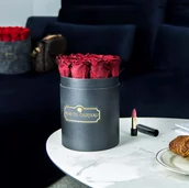 Sztuczne kwiaty - Czerwone Wieczne Róże w Czarnym Małym Boxie - miniaturka - grafika 1