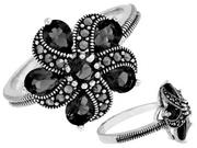 Pierścionki - Srebrny pierścień duży z czarnym kwiatkiem - miniaturka - grafika 1