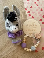 Maskotki i pluszaki - Gift box dla maluszka, osiołek maskotka + zawieszka do smoczka - miniaturka - grafika 1