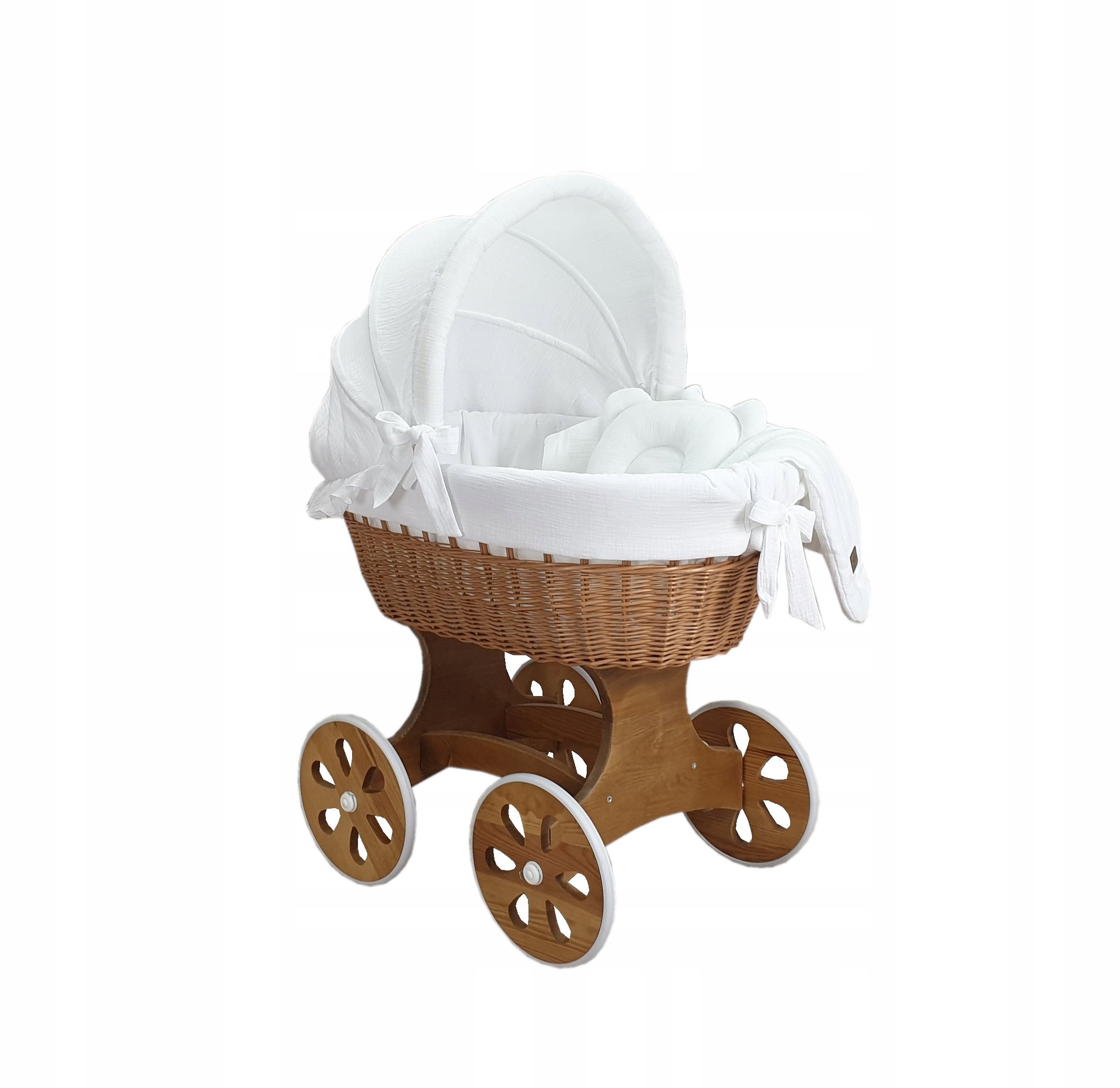 Wiklinowy kosz Mojżesza Annabell naturalny z pościelą muślinową białą.