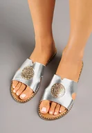 Klapki i japonki damskie - Srebrne Klapki z Metaliczną Ozdobą i Wycięciami Naneme - miniaturka - grafika 1