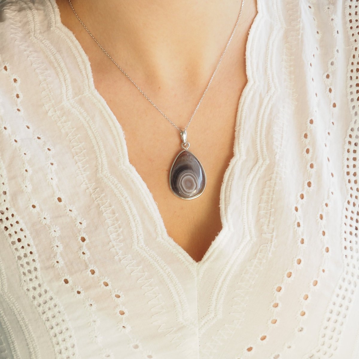 Zawieszka z Agatem Bostwaną w srebrze rodowanym